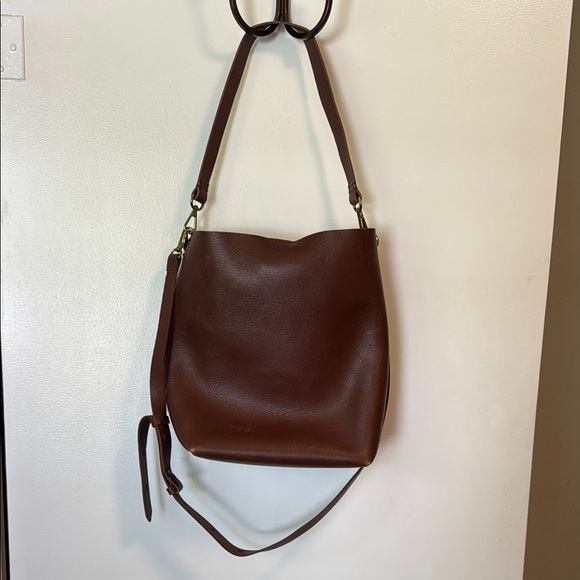 Madewell Handbags - Madewell The Transport Bucket Tote
